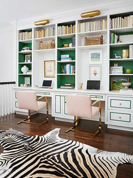 Oficina en el hogar con detalles en verde y latón Ideas de tendencia de diseño 2017